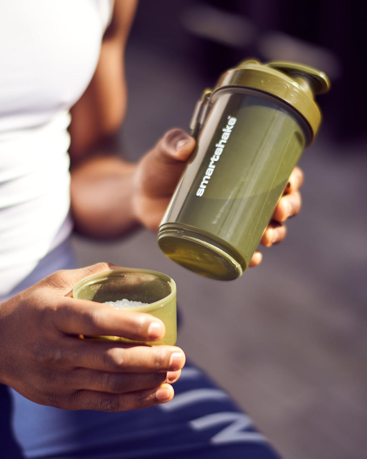 original2go-one-army-green-t7 Smartshake_O2Go_Army_green_lifestyle.jpg