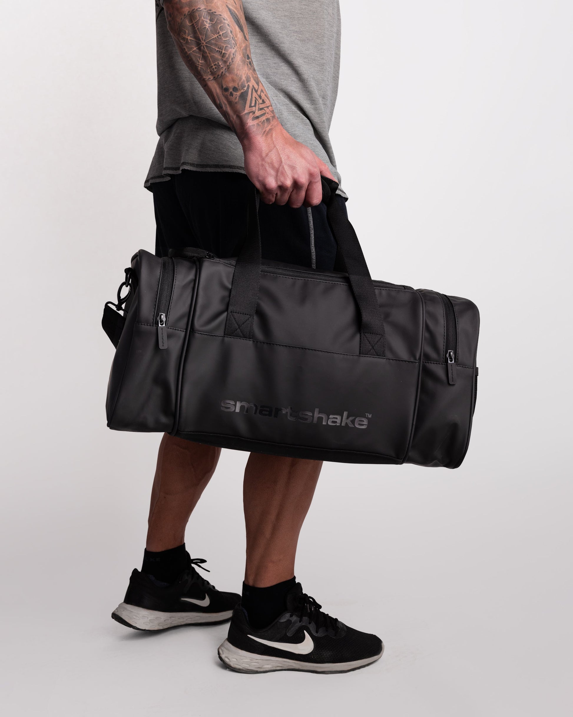 gym-bag-black-g8 Smartshake_GymBag_Black_lifestyle.jpg