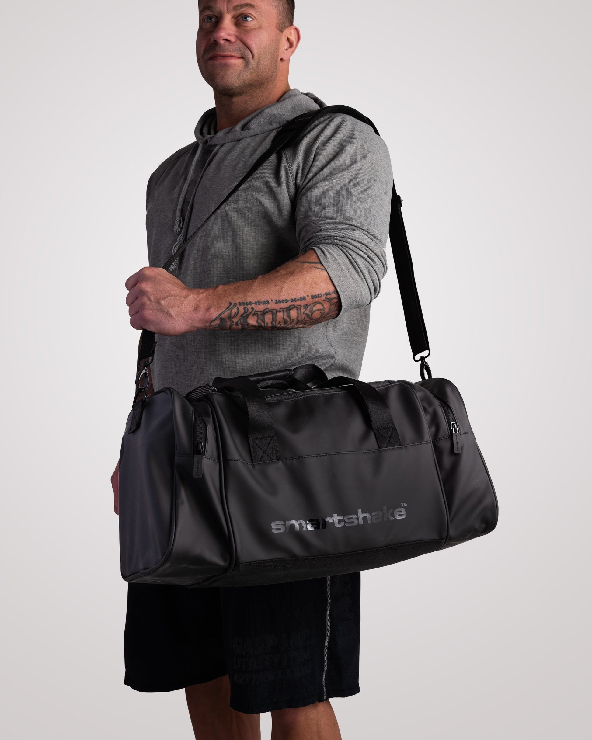 gym-bag-black-g8 Smartshake_GymBag_Black_lifestyle2.jpg