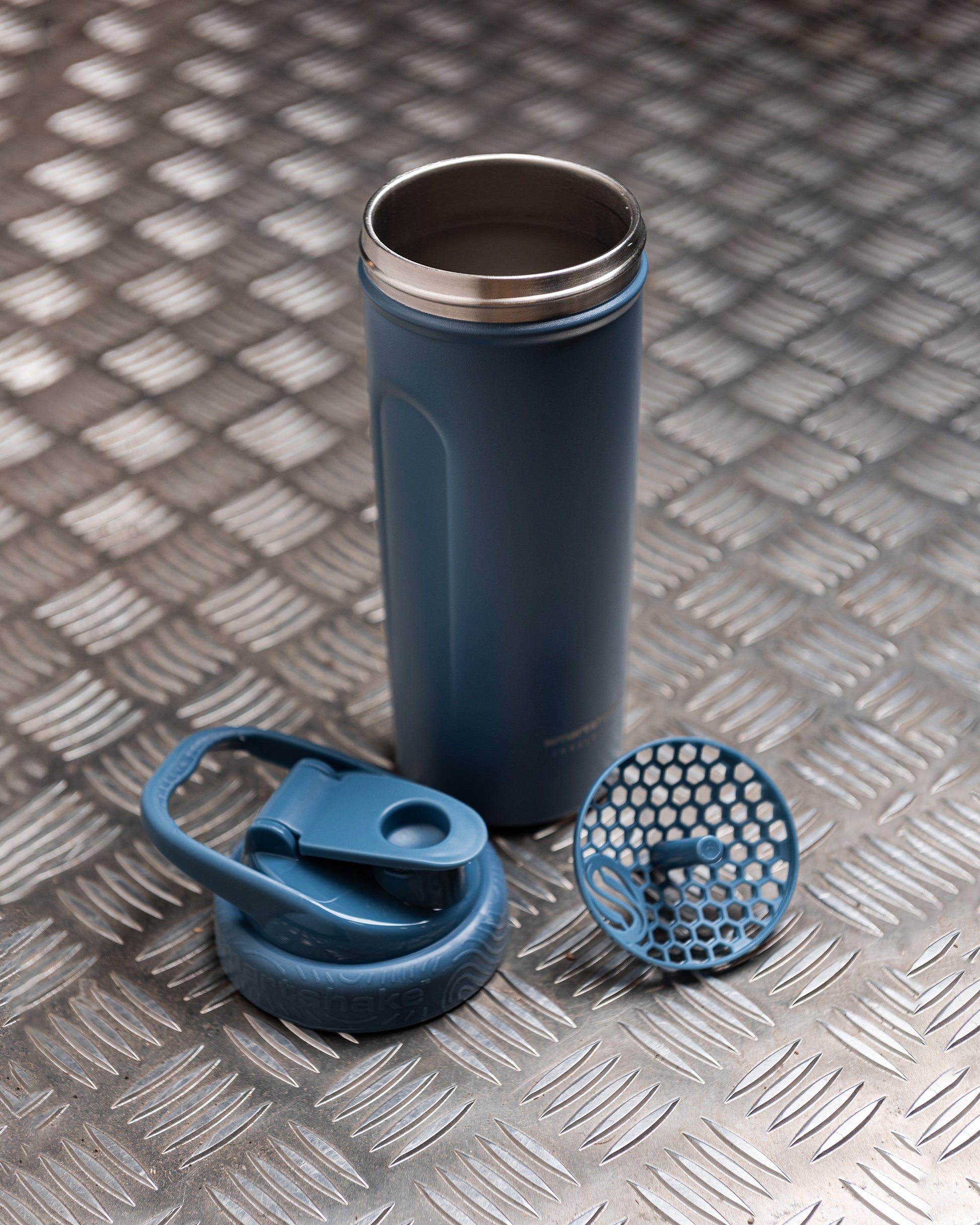 insulated-steel-shaker-faded-blue-e9 Smartshake_Insulated_Steel_Faded_Blue_Lifestyle.jpg