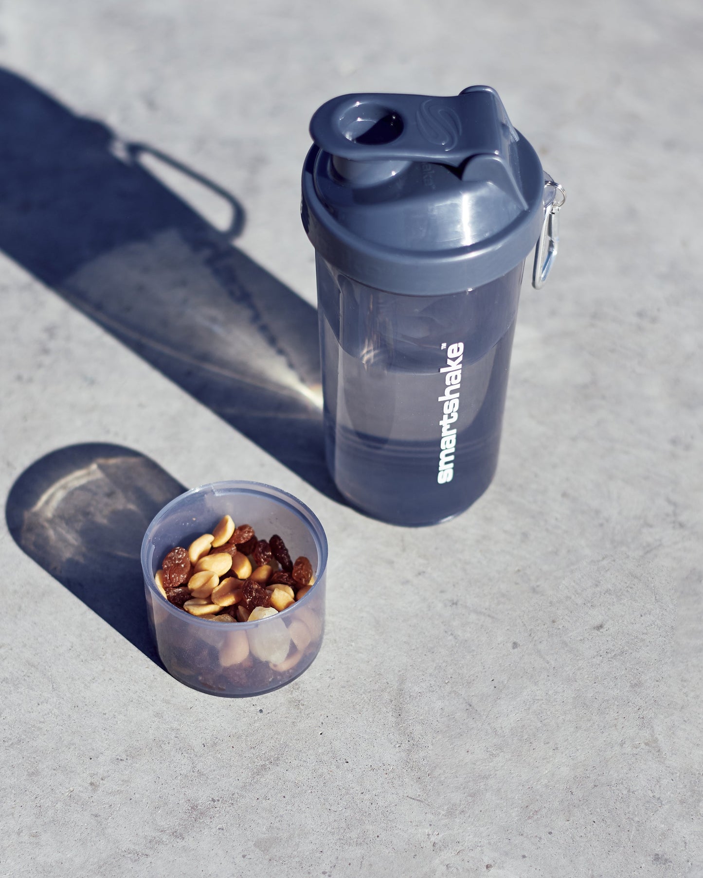 slim-stormy-gray-s9 Smartshake_Slim_gray_lifestyle.jpg