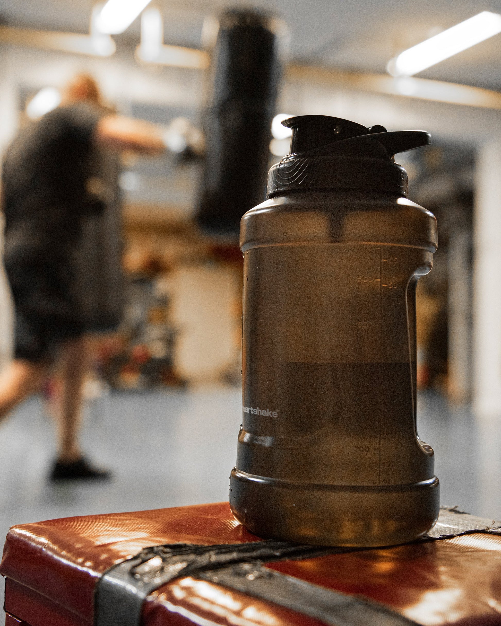 ultimate-jug-black-z4 Smartshake_Ultimate_Jug_black_lifestyle2w.jpg