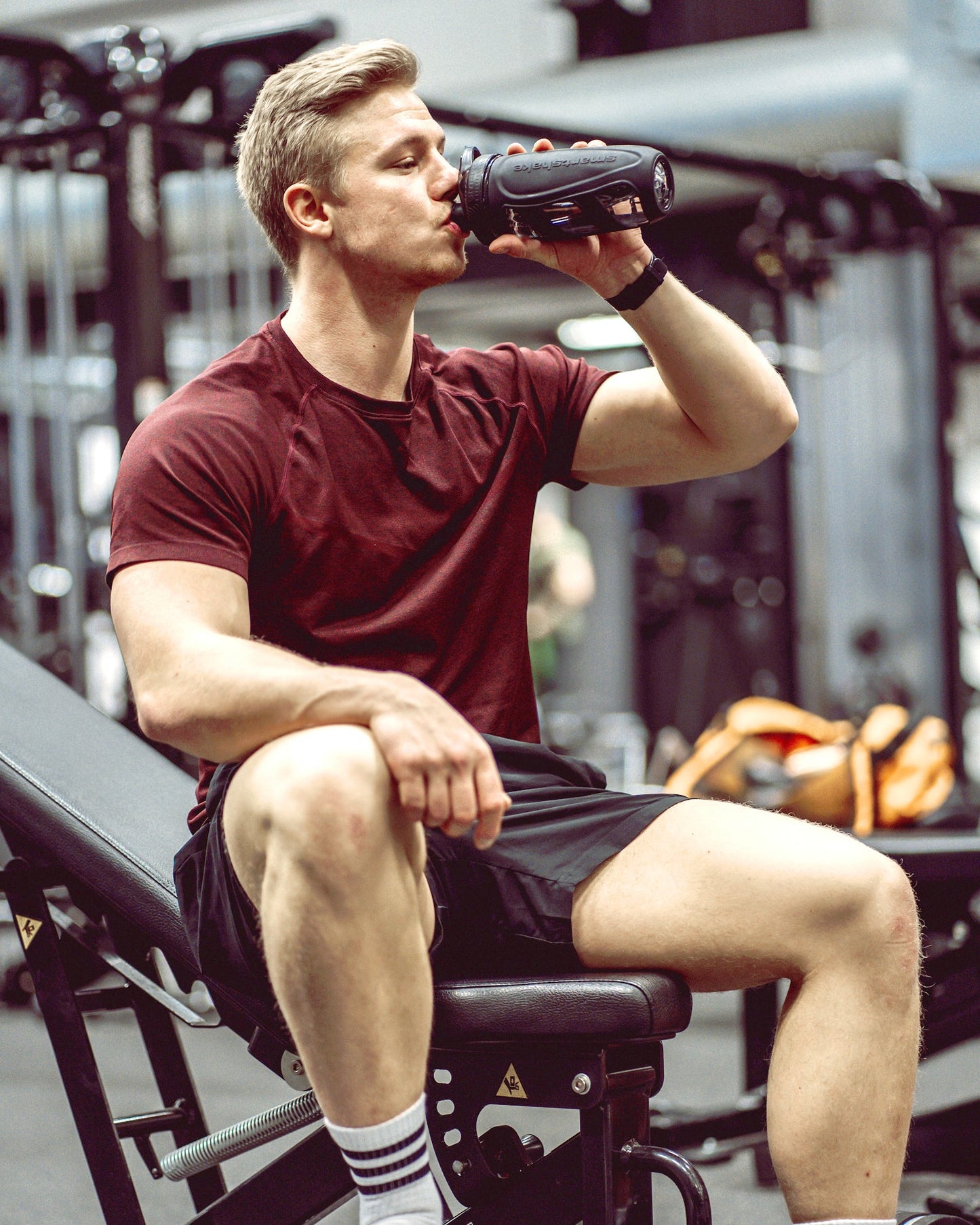 reforce-glass-black-e4 samrtshake_reforce_glass_lifestyle.jpg
