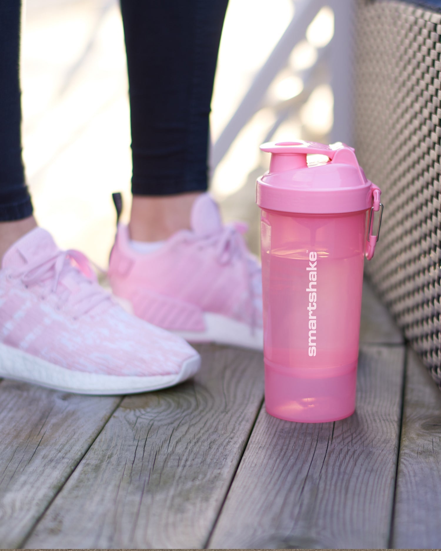 original2go-one-light-pink-t9 smartshake_02go_pink_lifestyle.jpg